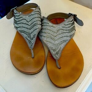 7.5 women's Madden silver sandals perfect for spring, summer
